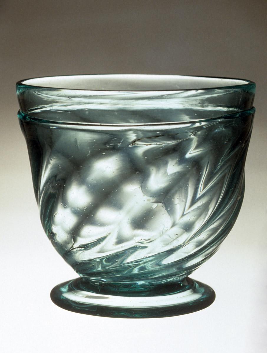 1959.3049 Glass bowl