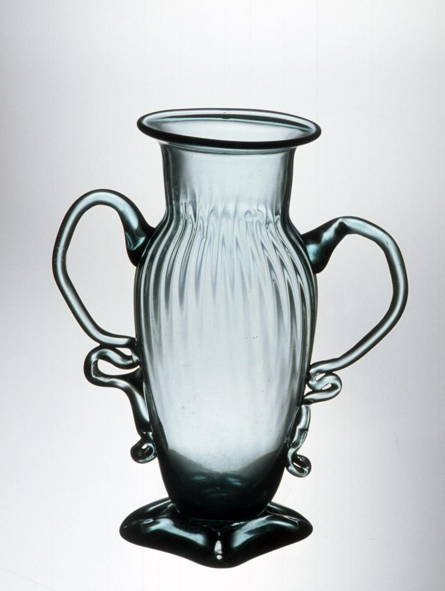 1959.3058 Glass vase