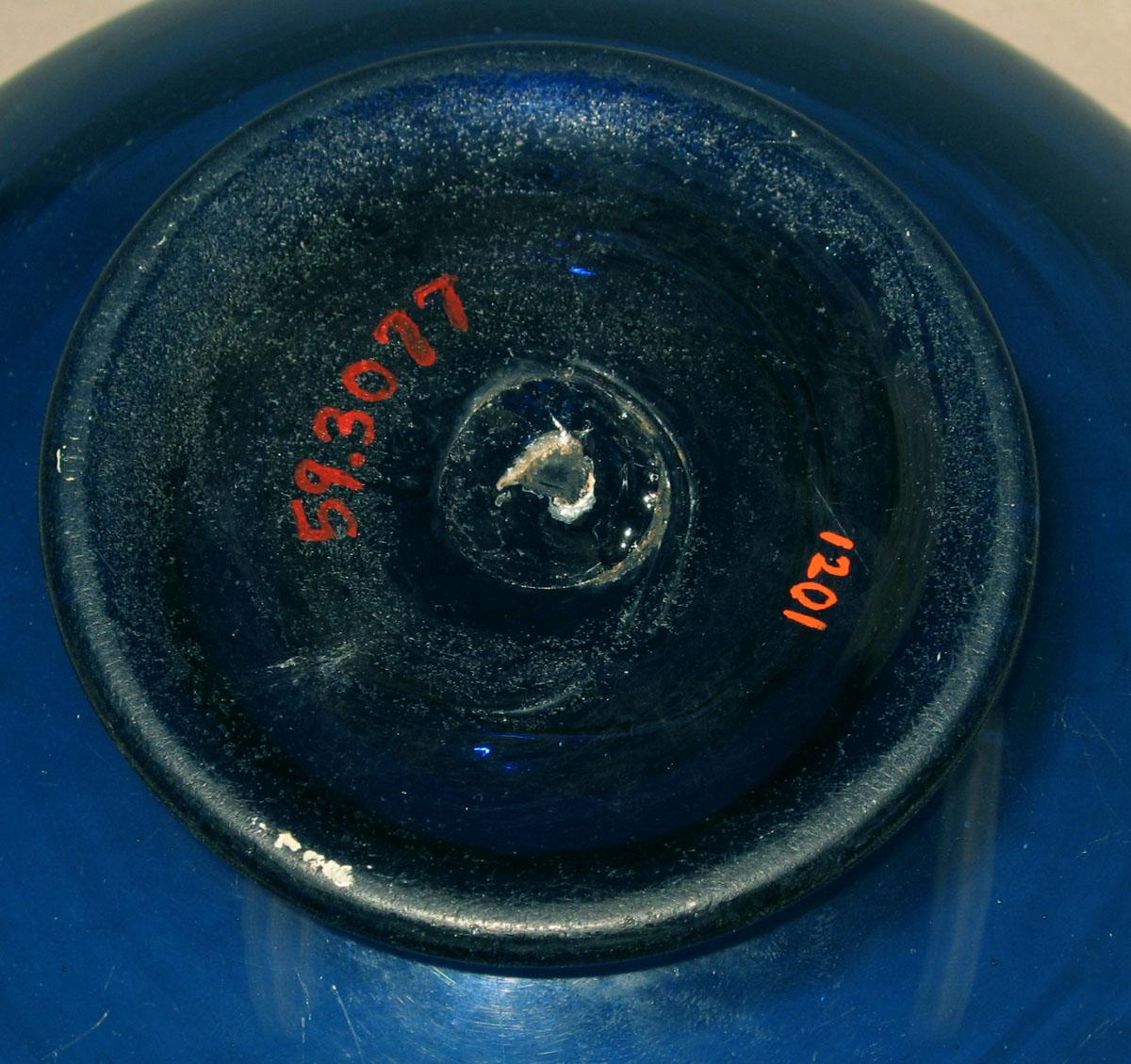 1959.3077 Blue glass bowl (underside)