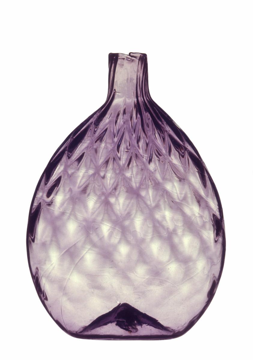 1959.3086 Flask, view 2