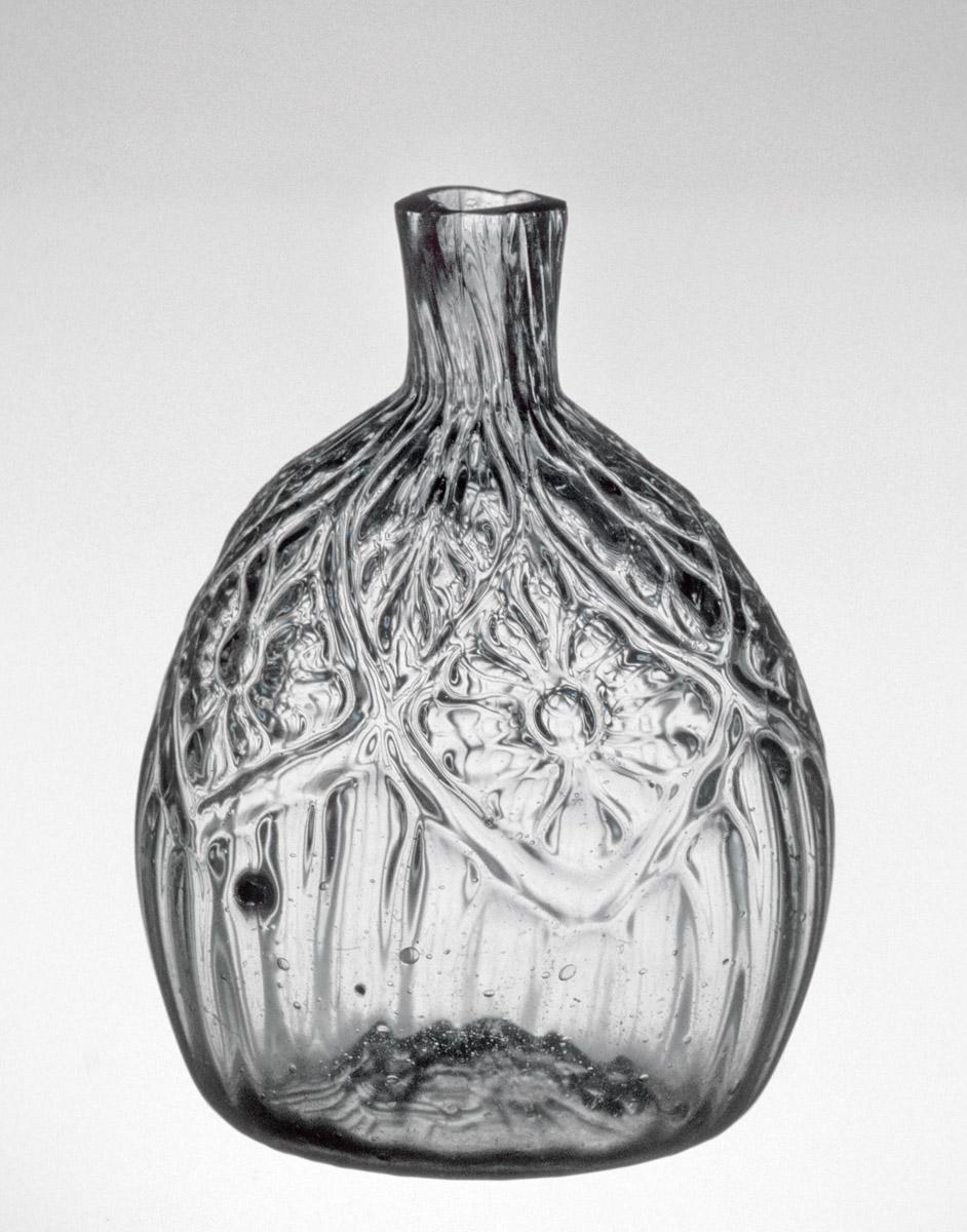 1959.3088 Flask, view 3