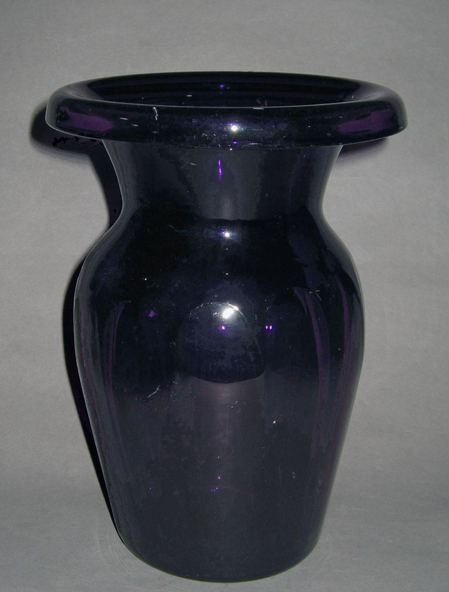 1959.3093 Amethyst glass vase