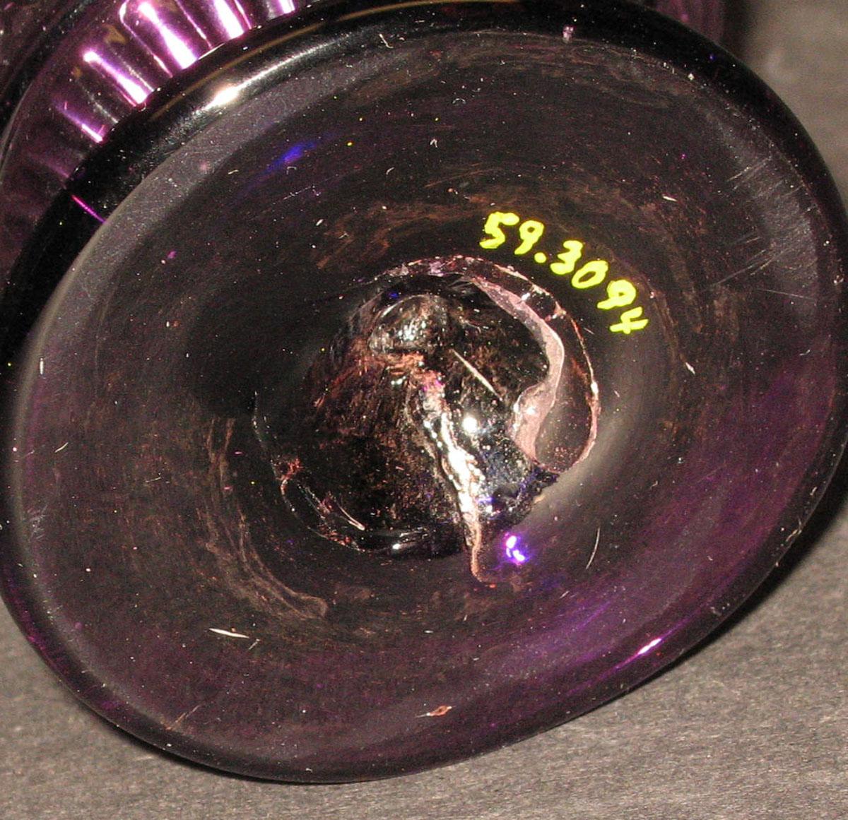 1959.3094 Glass salt (underside)