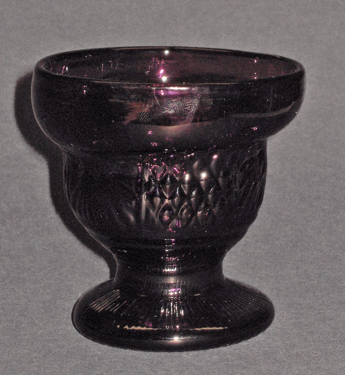 1959.3104 Glass salt