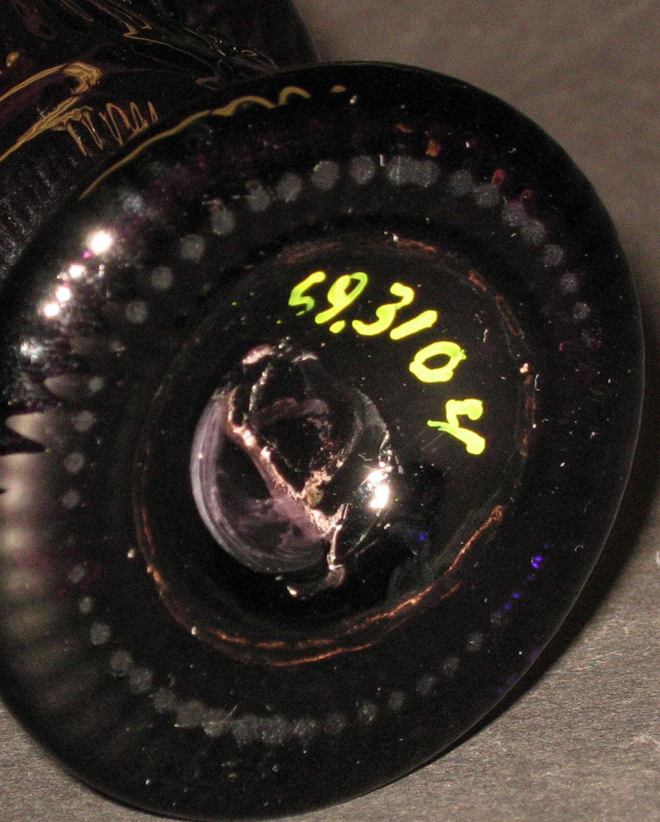 1959.3104 Glass salt (underside)