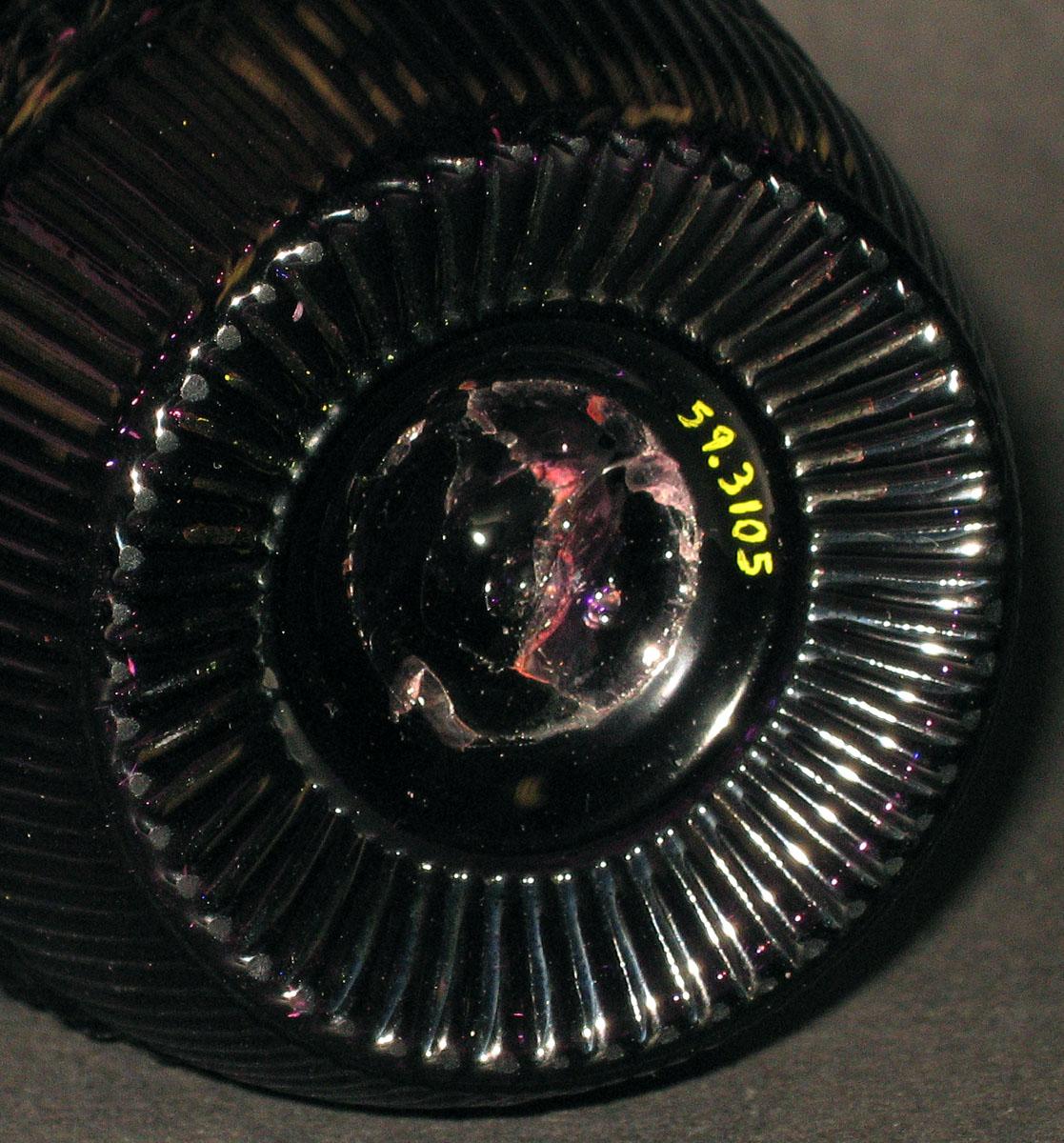 1959.3105 Glass jug (underside)