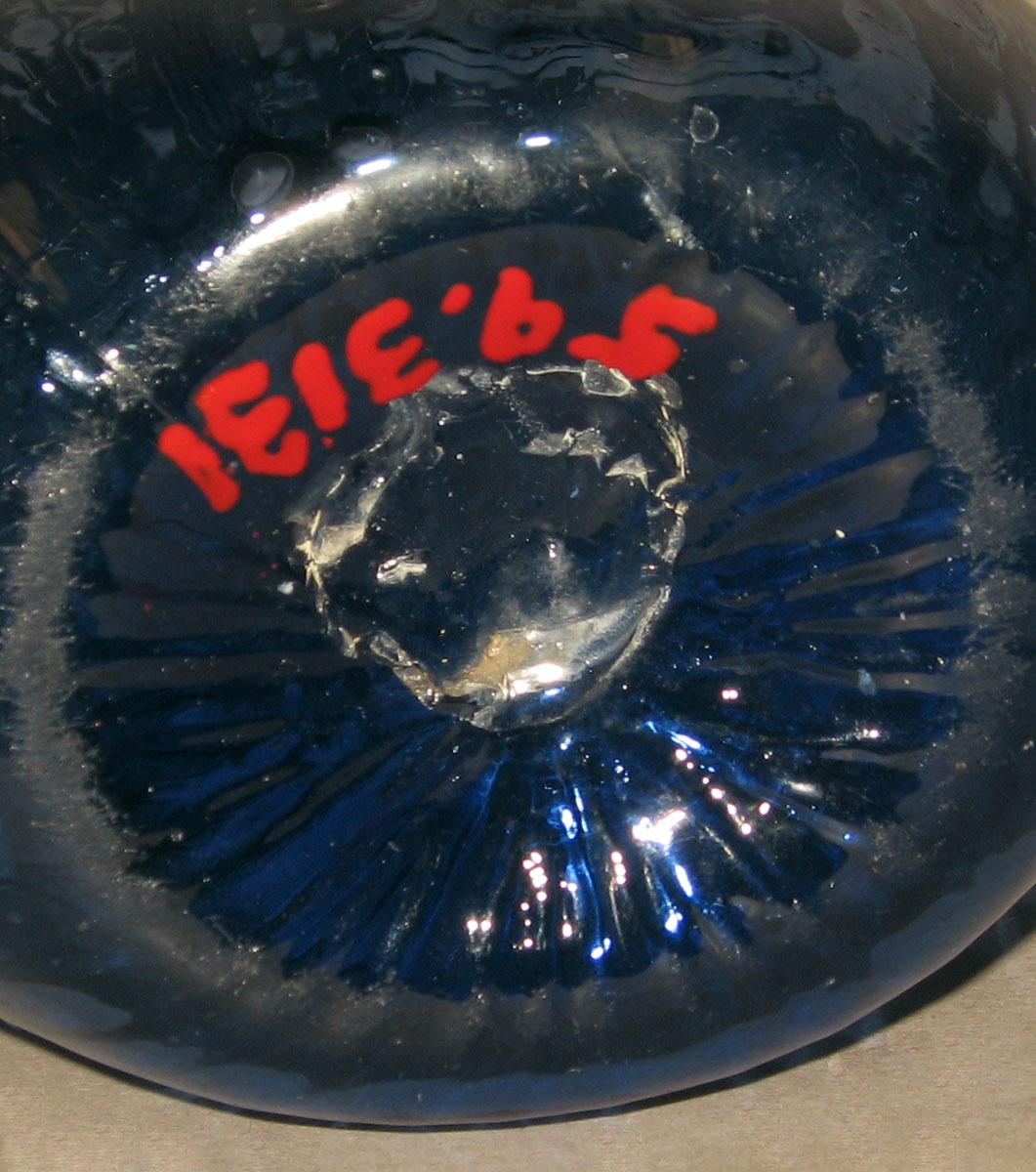 1951.3131 Glass flask (underside)