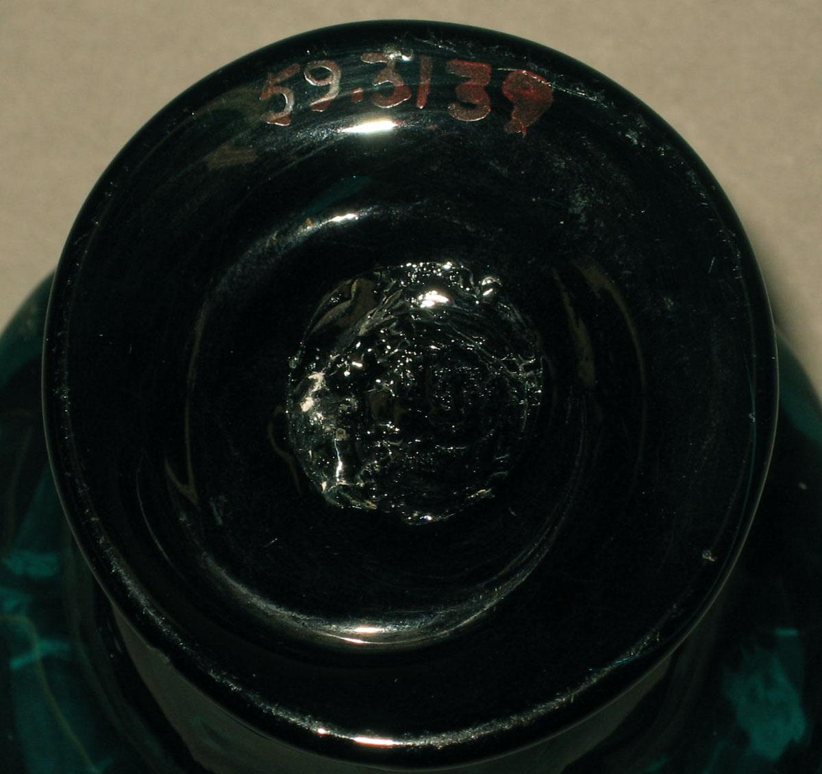 1959.3139 Glass salt (underside)