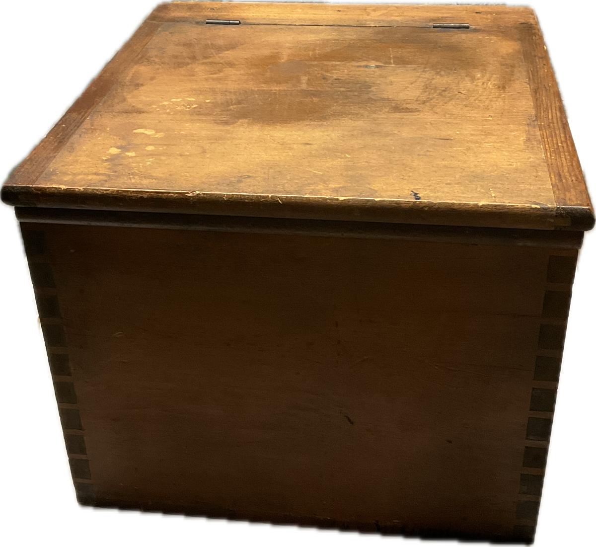 2025.0020.002 A Commode, Reg Image, overall