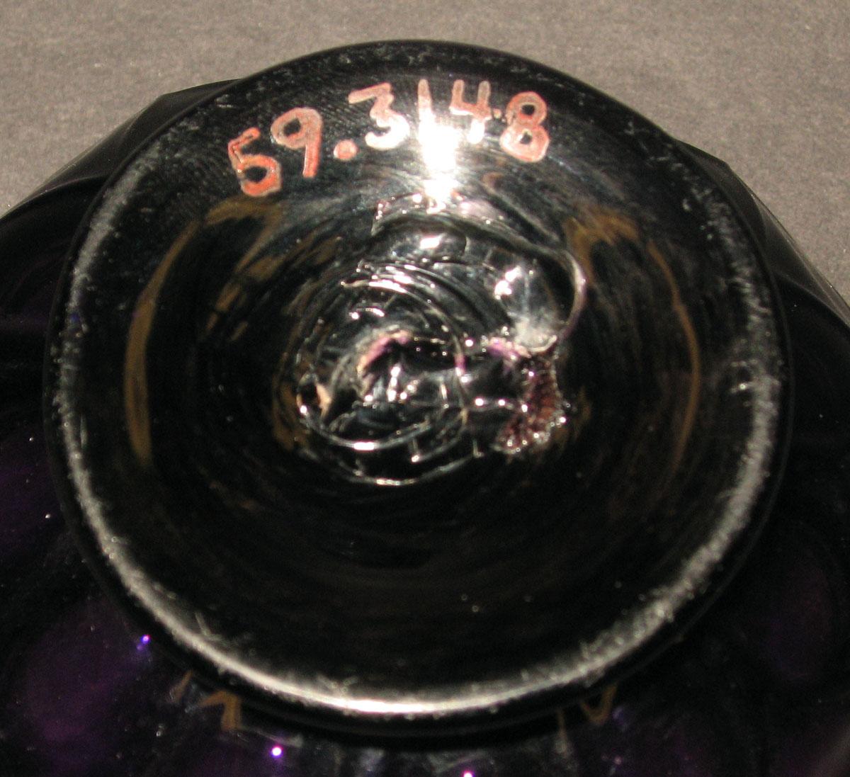1959.3148 Glass bowl (underside)