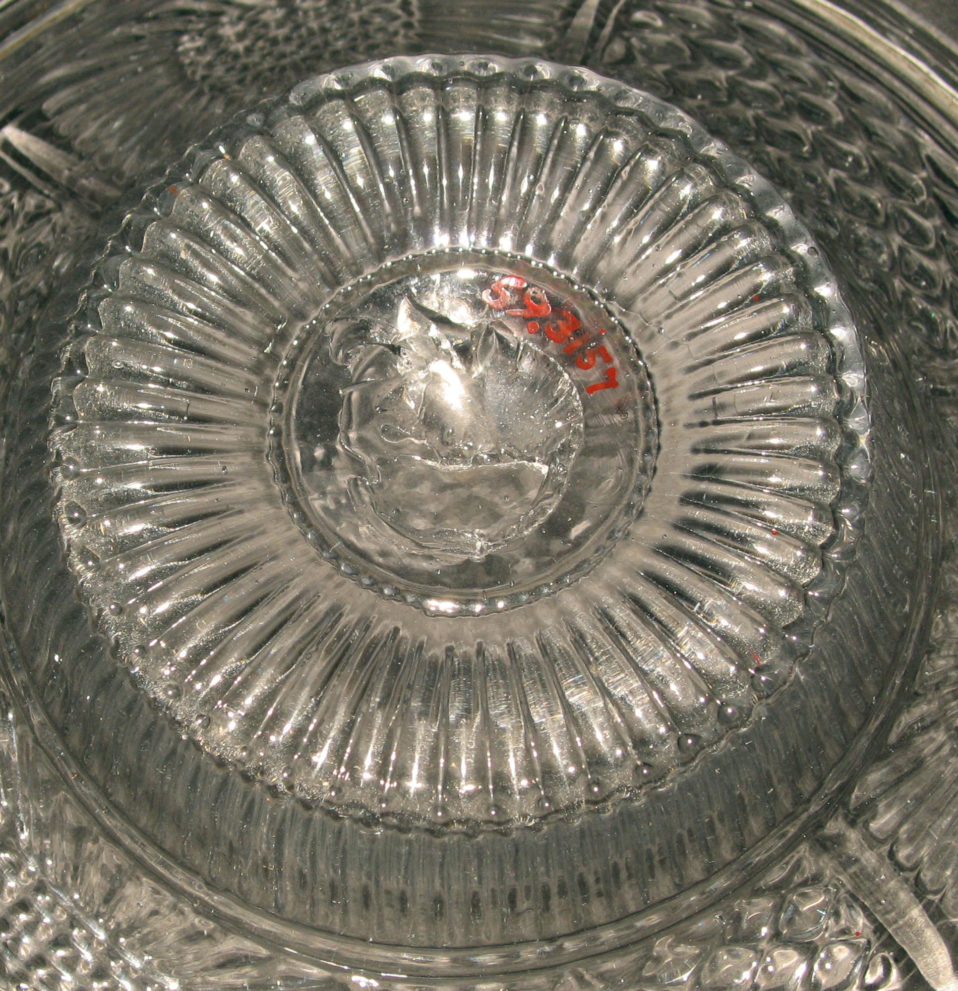 1959.3157 Glass dish (underside)