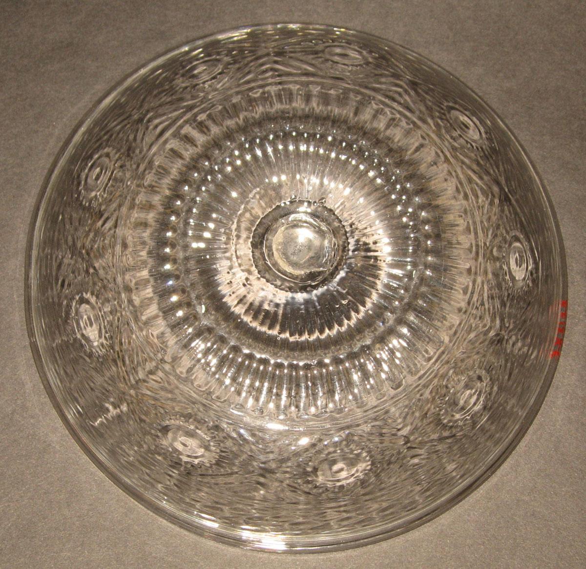 1959.3158 Glass dish (underside)