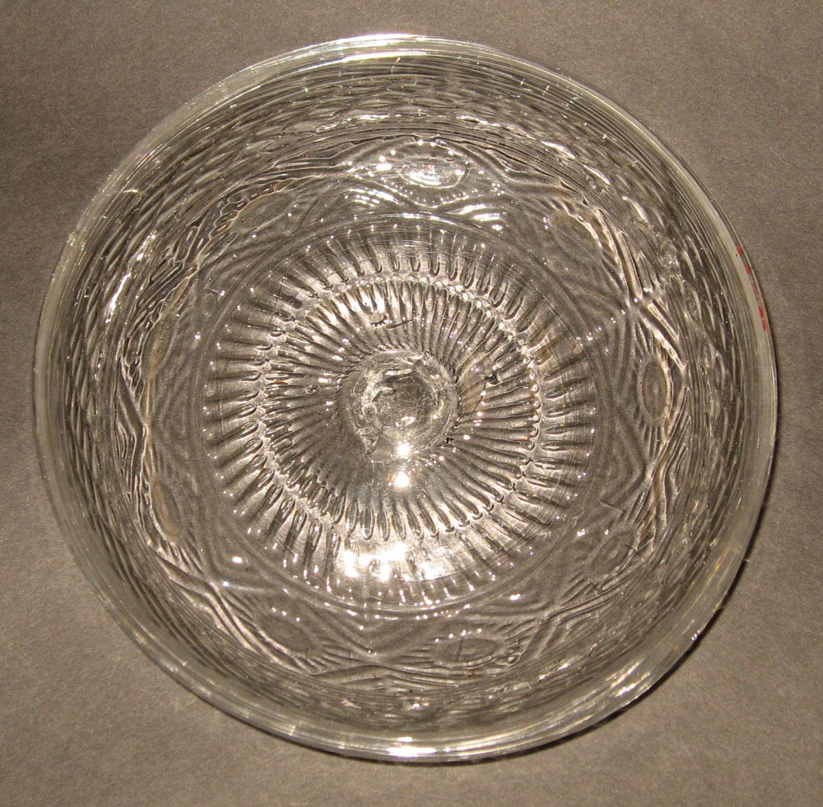 1959.3159 Glass dish (interior)