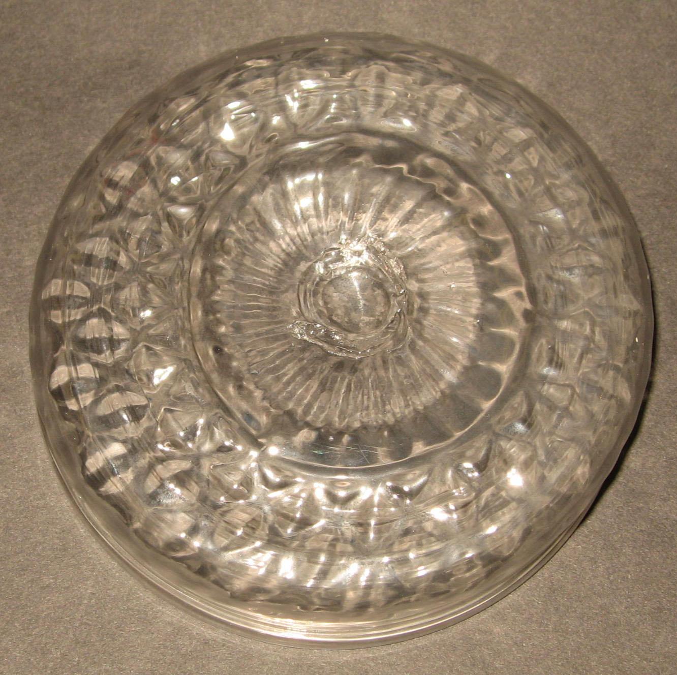1959.3162 Glass dish (underside)