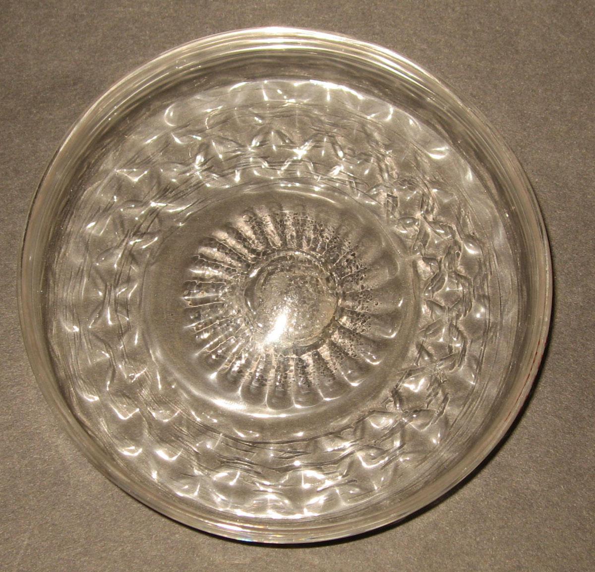 1959.3164 Glass dish (interior)