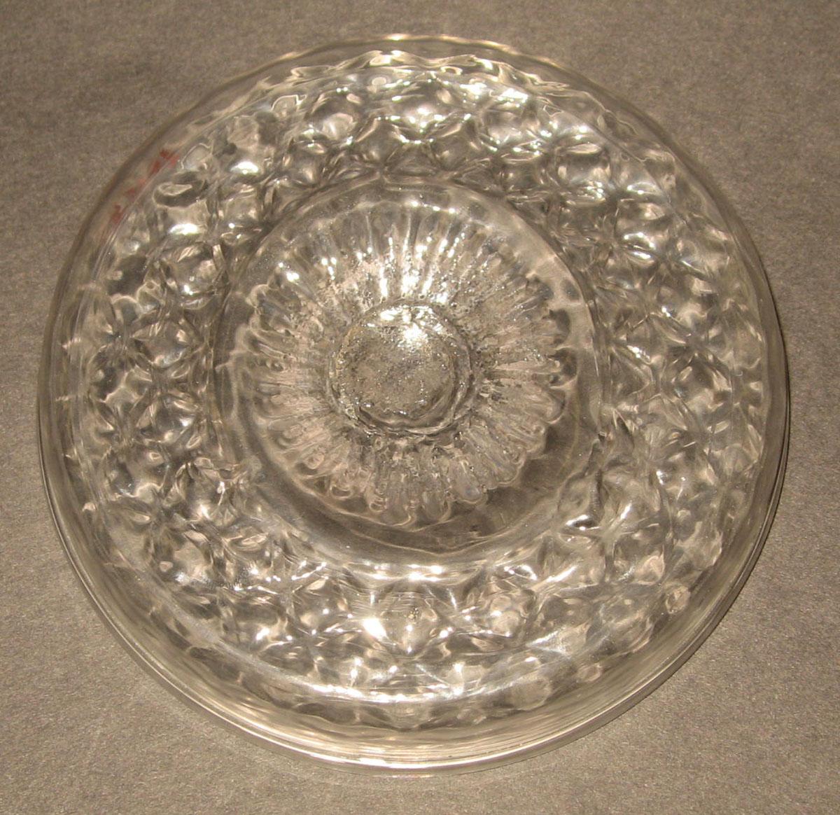 1959.3164 Glass dish (underside)