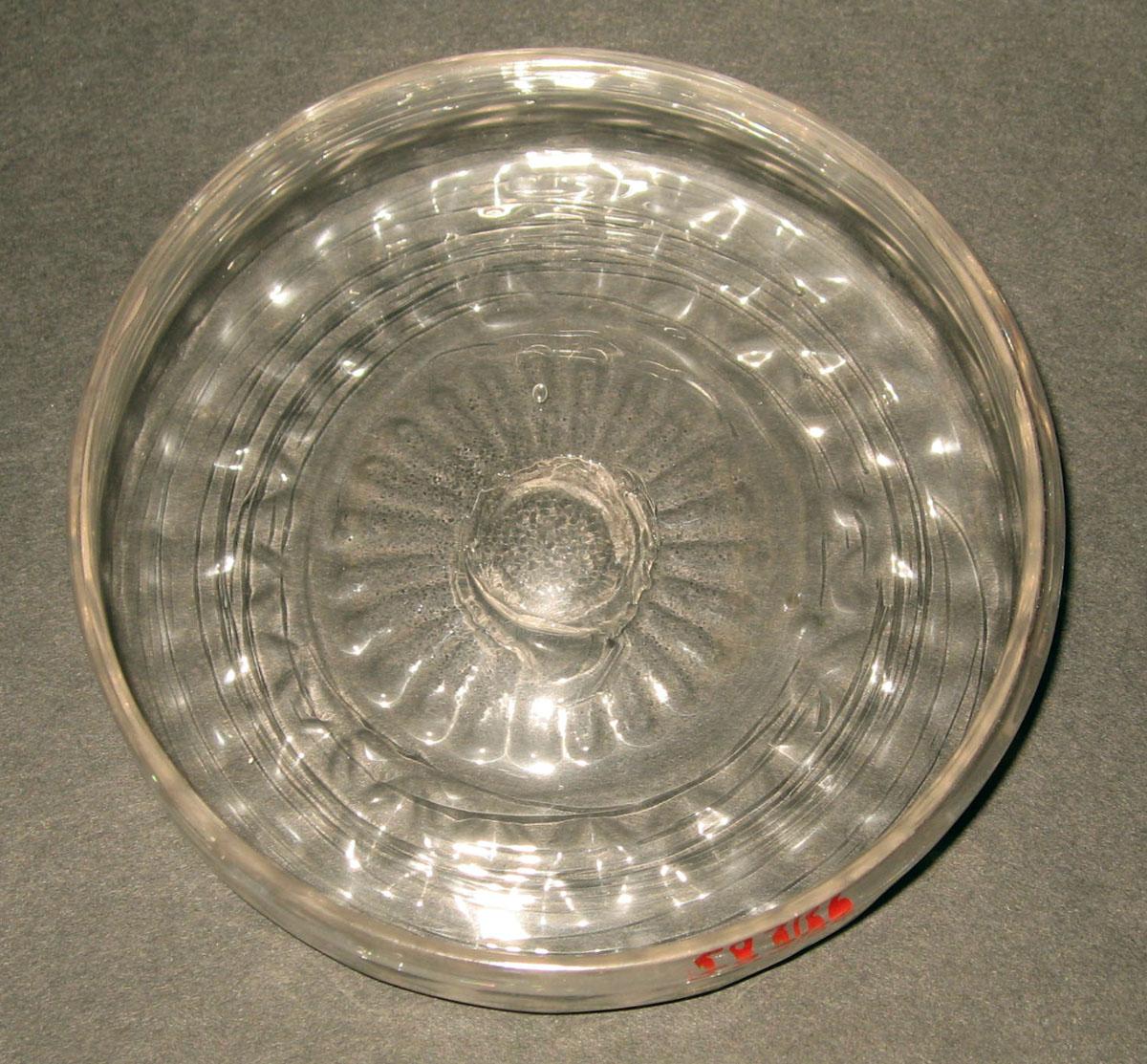 1959.3166 Glass dish (interior)