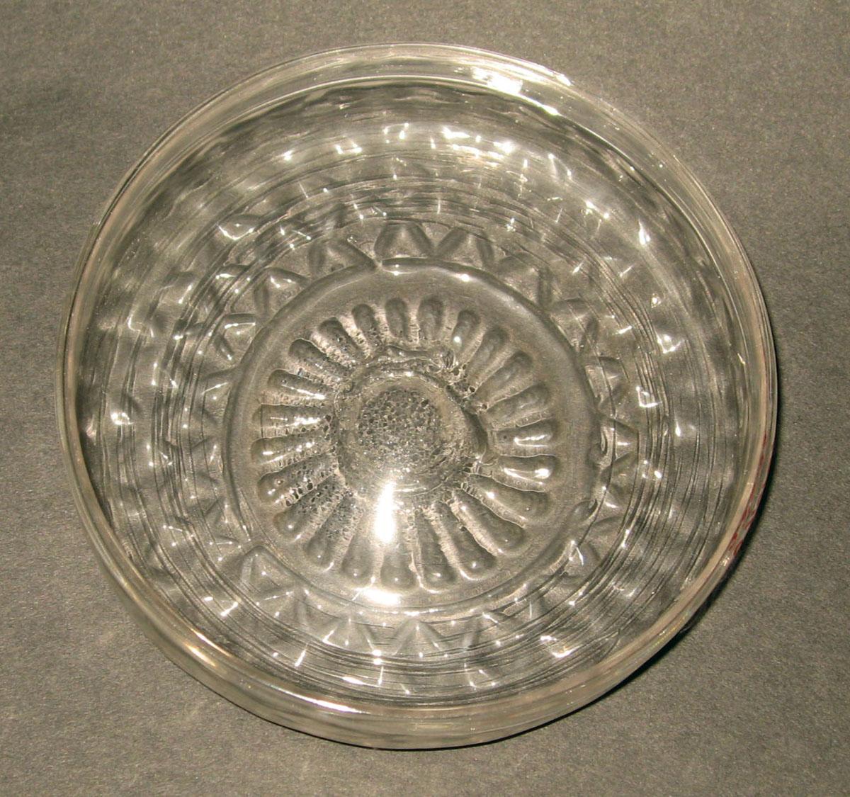 1959.3167 Glass dish (interior)