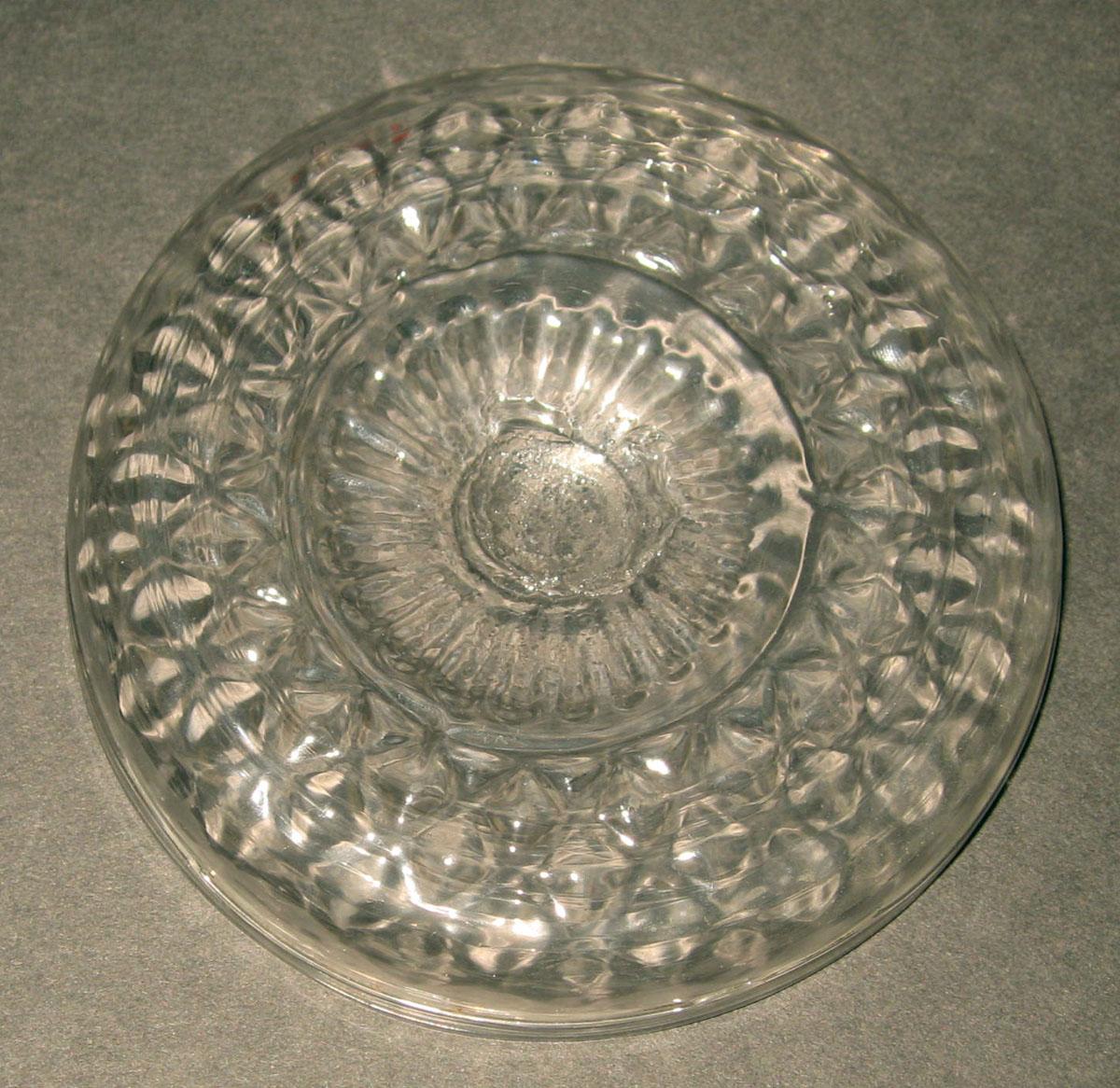 1959.3167 Glass dish (underside)