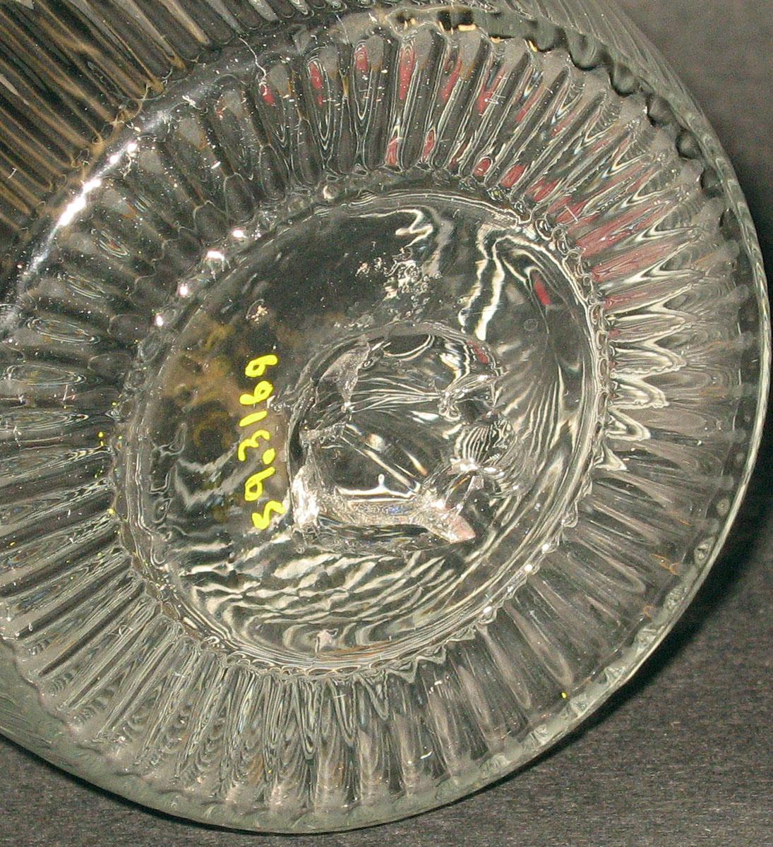 1959.3169 Glass tumbler (underside)