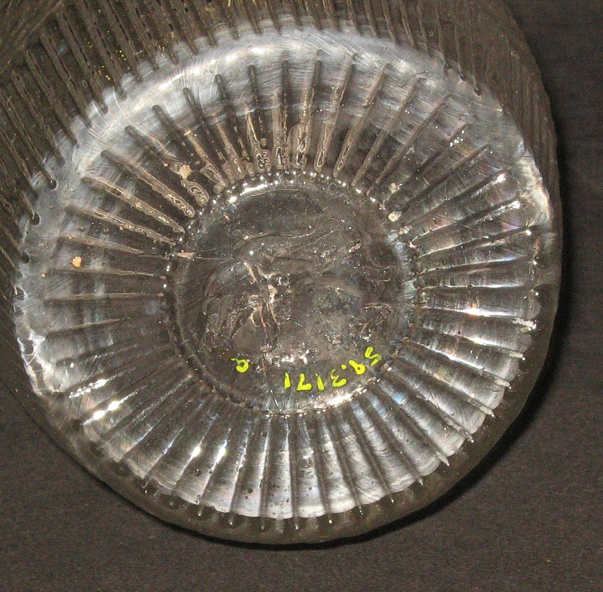 1959.3171 A Glass decanter (underside)