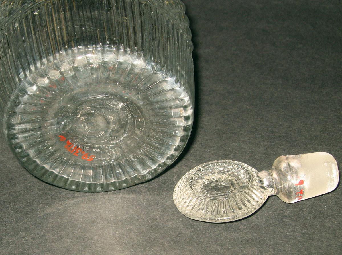 1959.3172 A, B Glass decanter (detail)