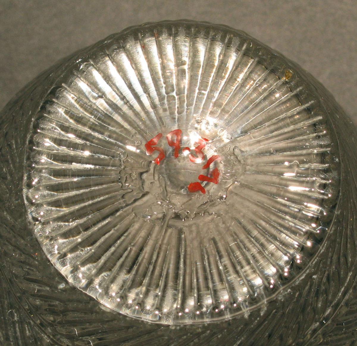 1959.3176 Glass tumbler (underside)