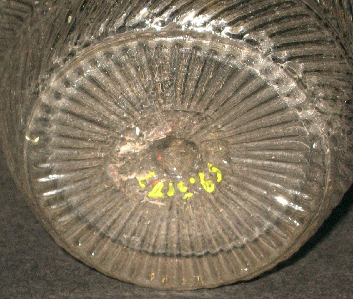 1959.3177 Glass tumbler (underside)