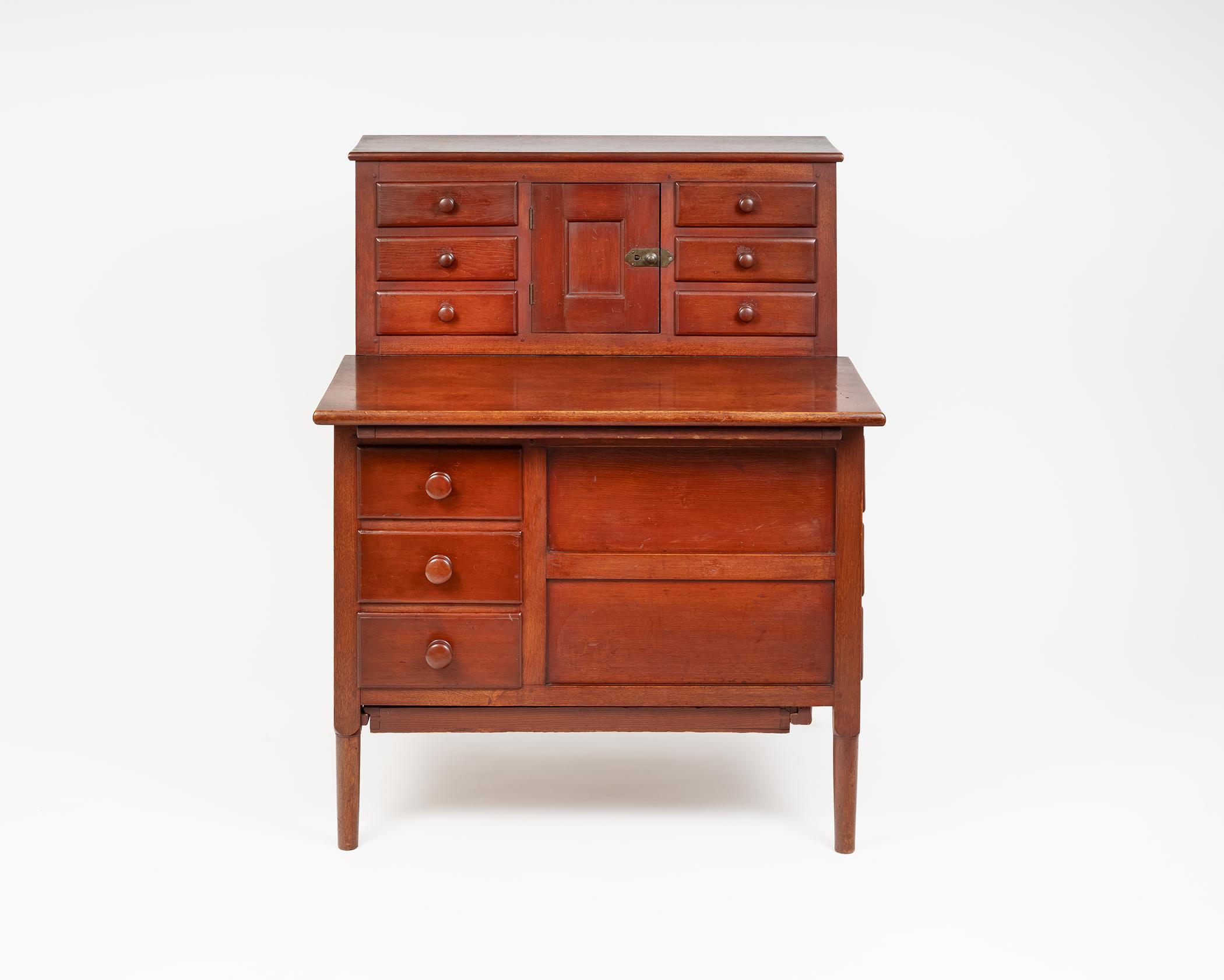 2026.0004.001 Desk, sewing table, overall