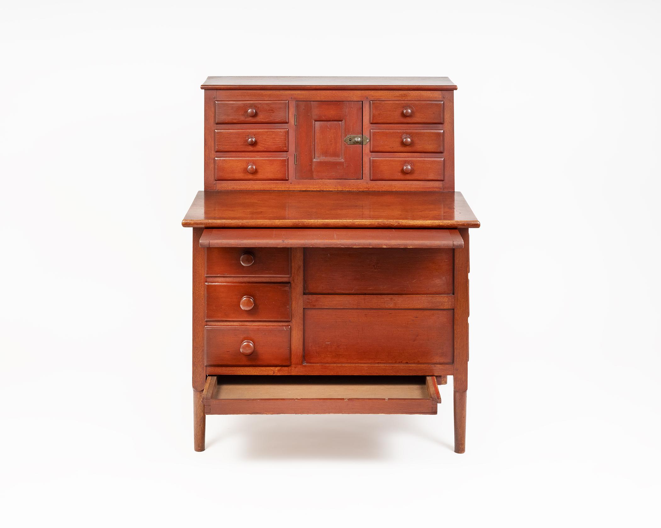 2026.0004.001 Desk, sewing table, view 3