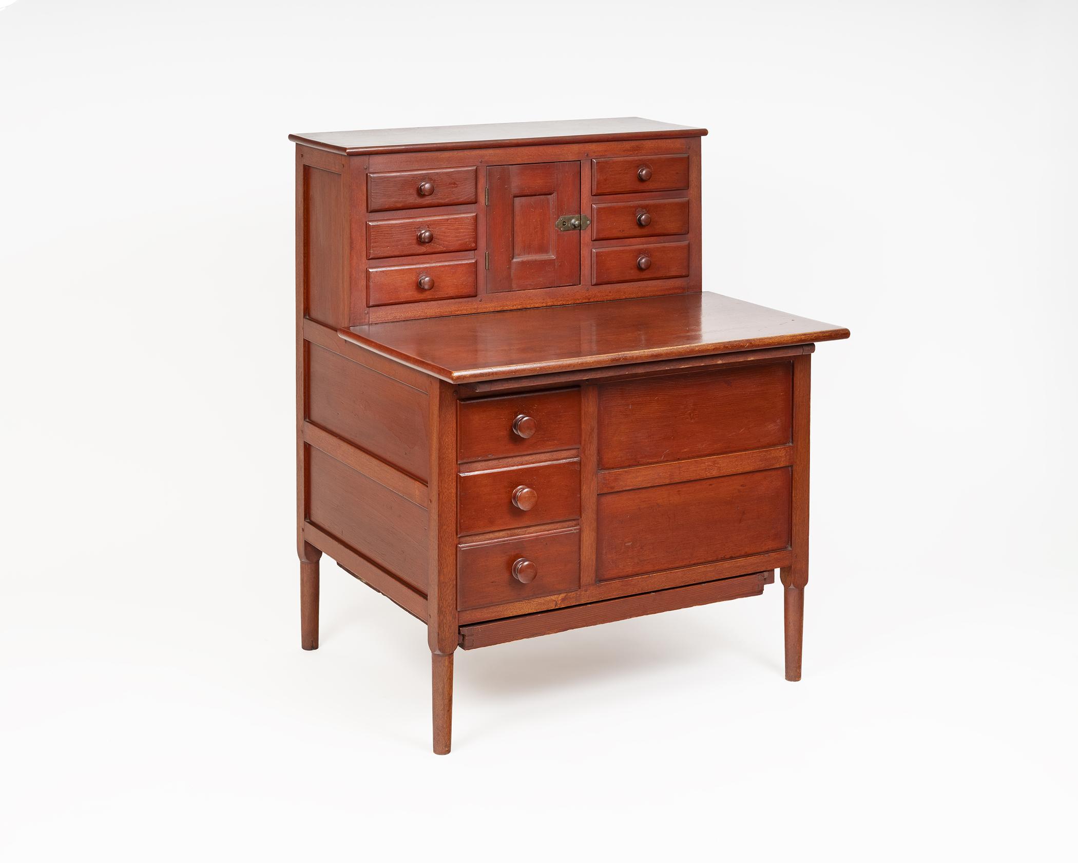 2026.0004.001 Desk, sewing table, view 4