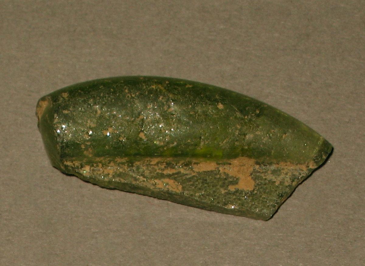 1954.0041.015 Glass fragment