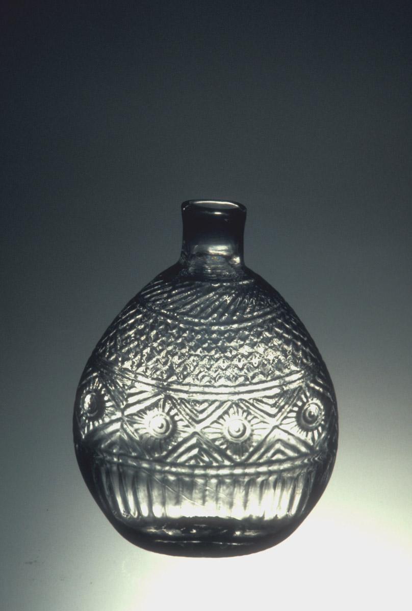 1959.3196 Glass flask (view 2)