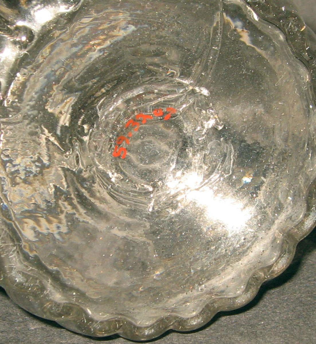 1959.3207 Glass decanter (underside)