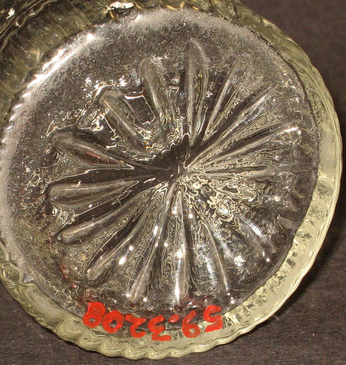 1959.3208 Glass tumbler (underside)