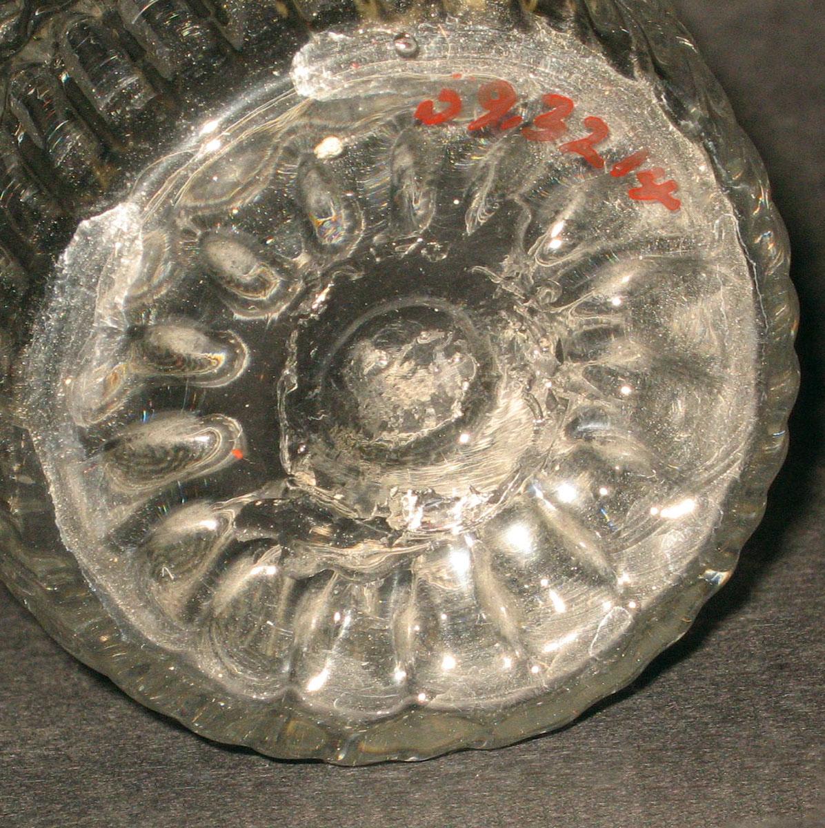 1959.3214 Glass tumbler (underside)