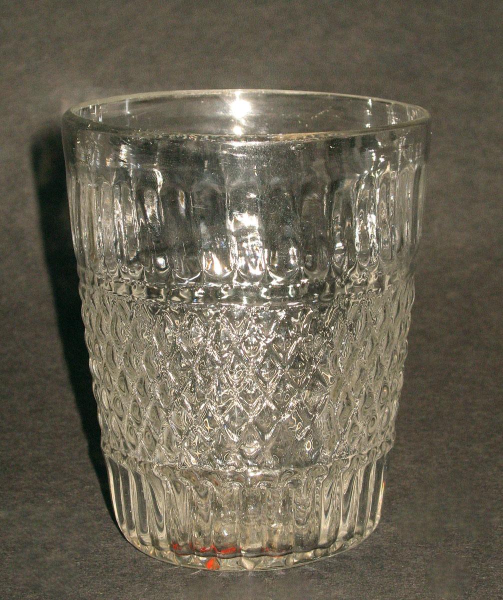 1959.3215 Glass tumbler