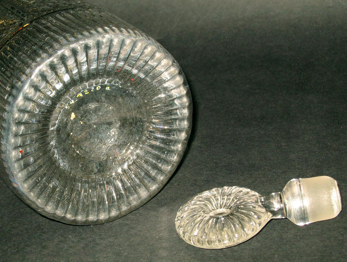 1959.3220 A, B Glass decanter and stopper (detail)