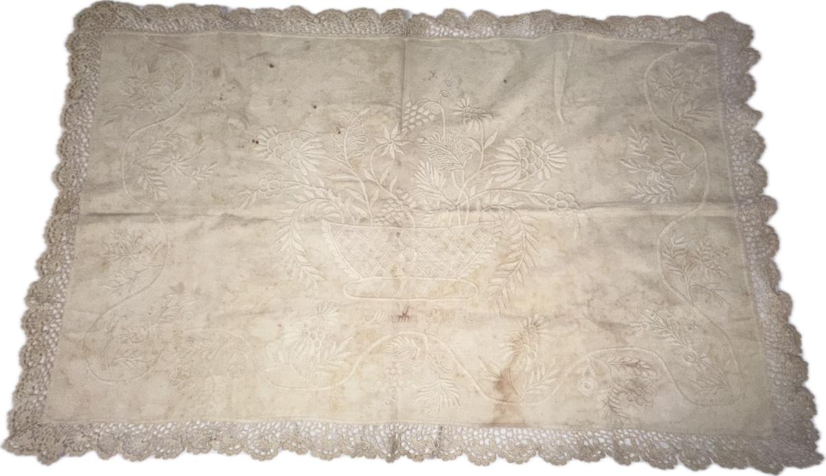 2025.00224 Textile fragment, embroidered, overall
