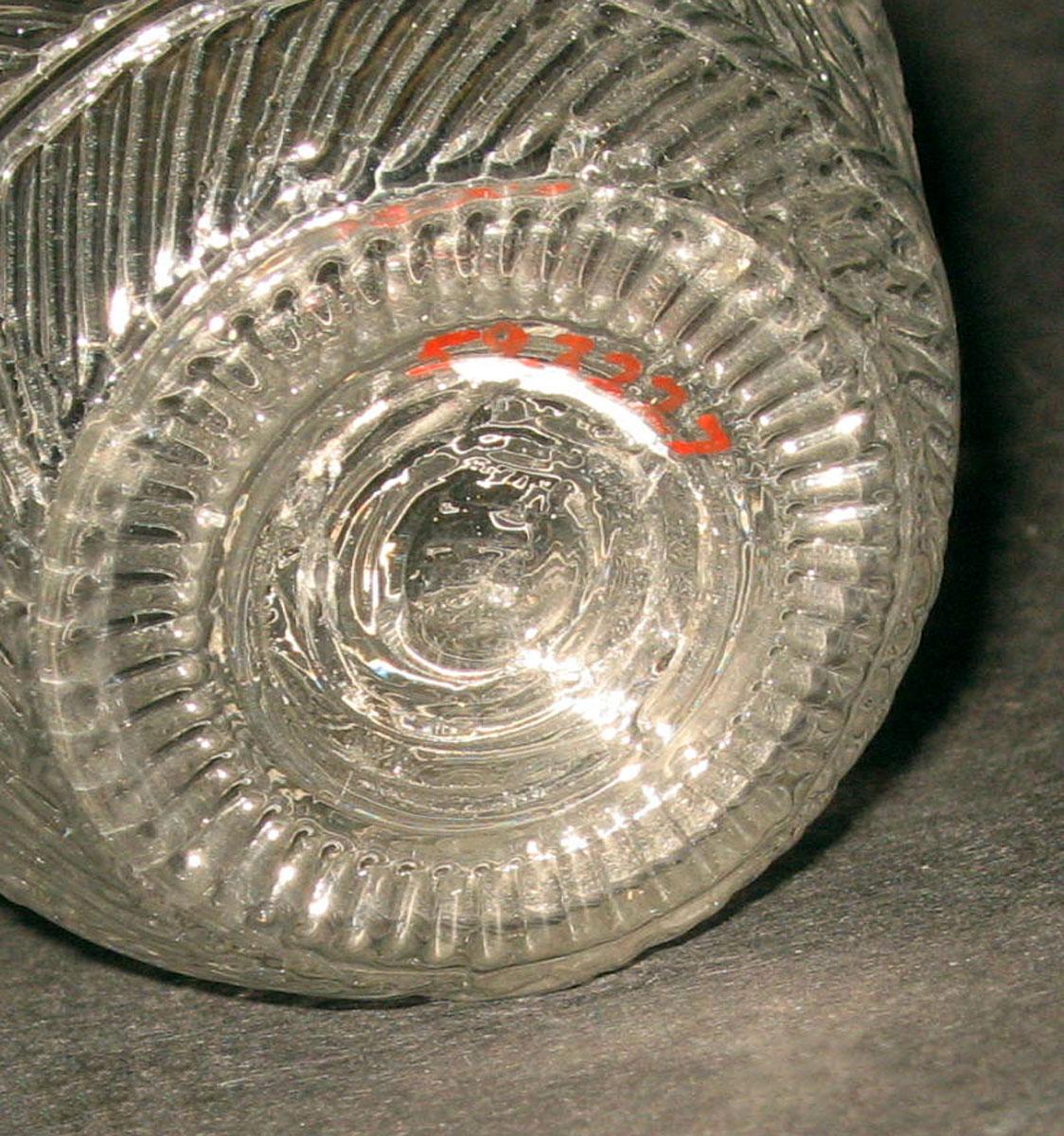 1959.3227 Glass tumbler (underside)
