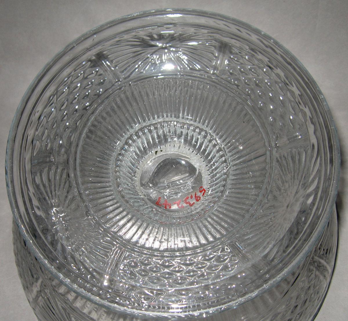 1959.3247 Lead glass footed bowl (underside)