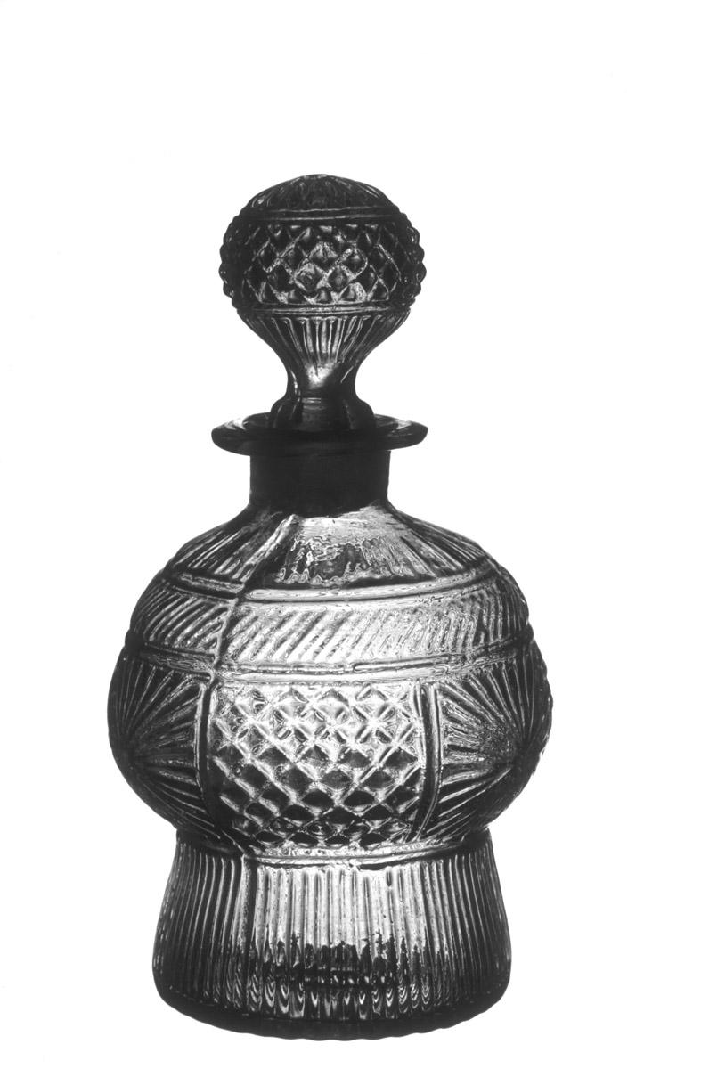 1959.3249 A, B Glass decanter and stopper