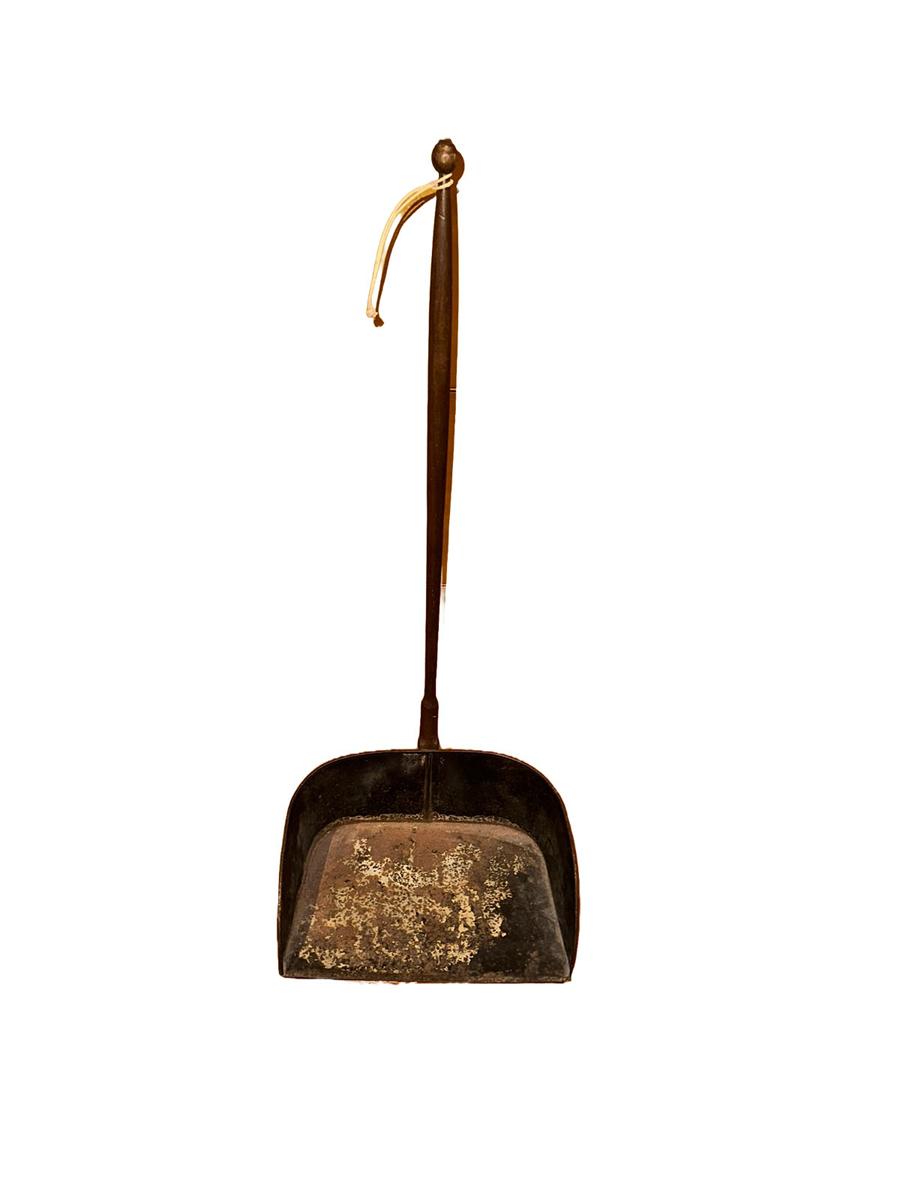 2026.0004.011 A, B Dust pan, overall, R-DIOC