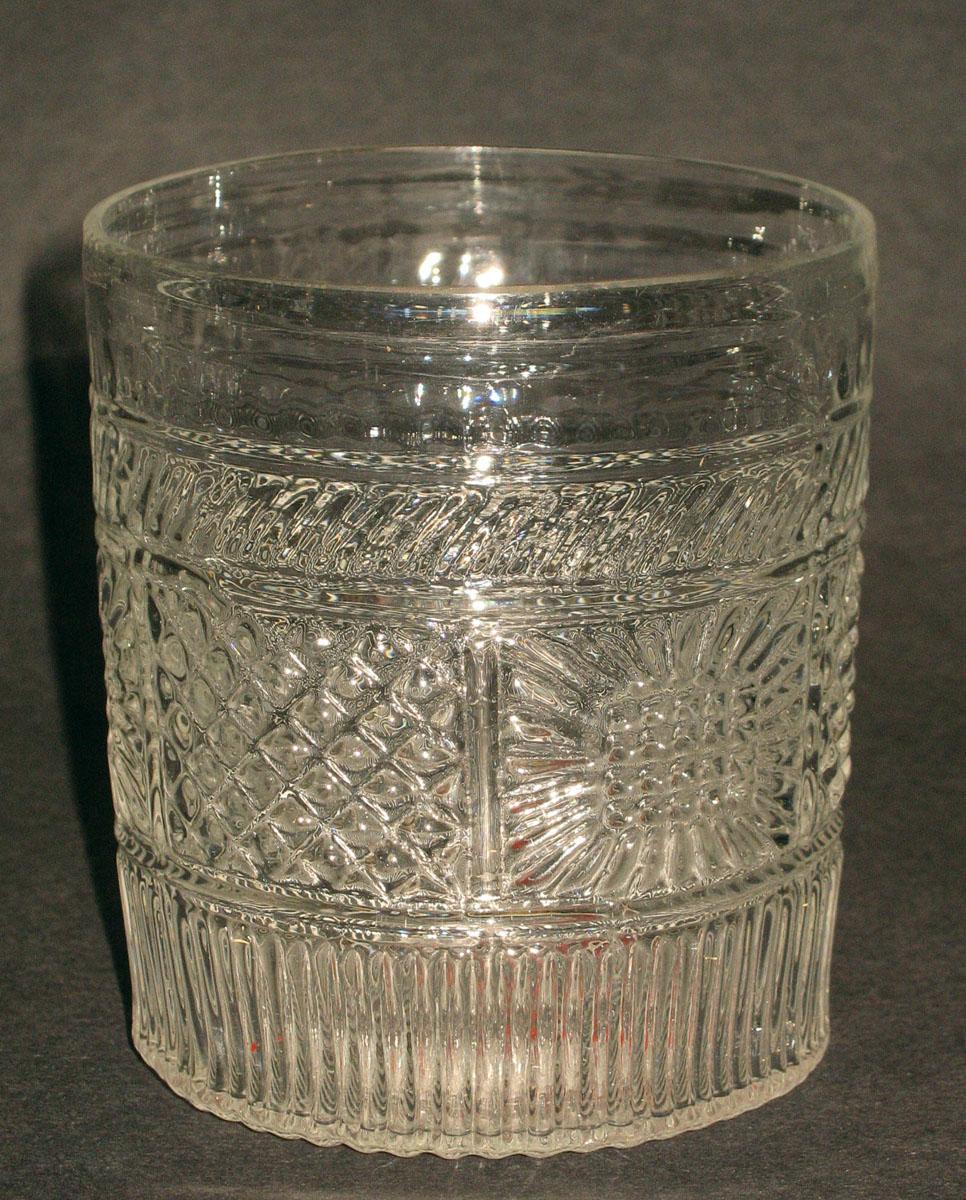 1959.3251 Glass tumbler
