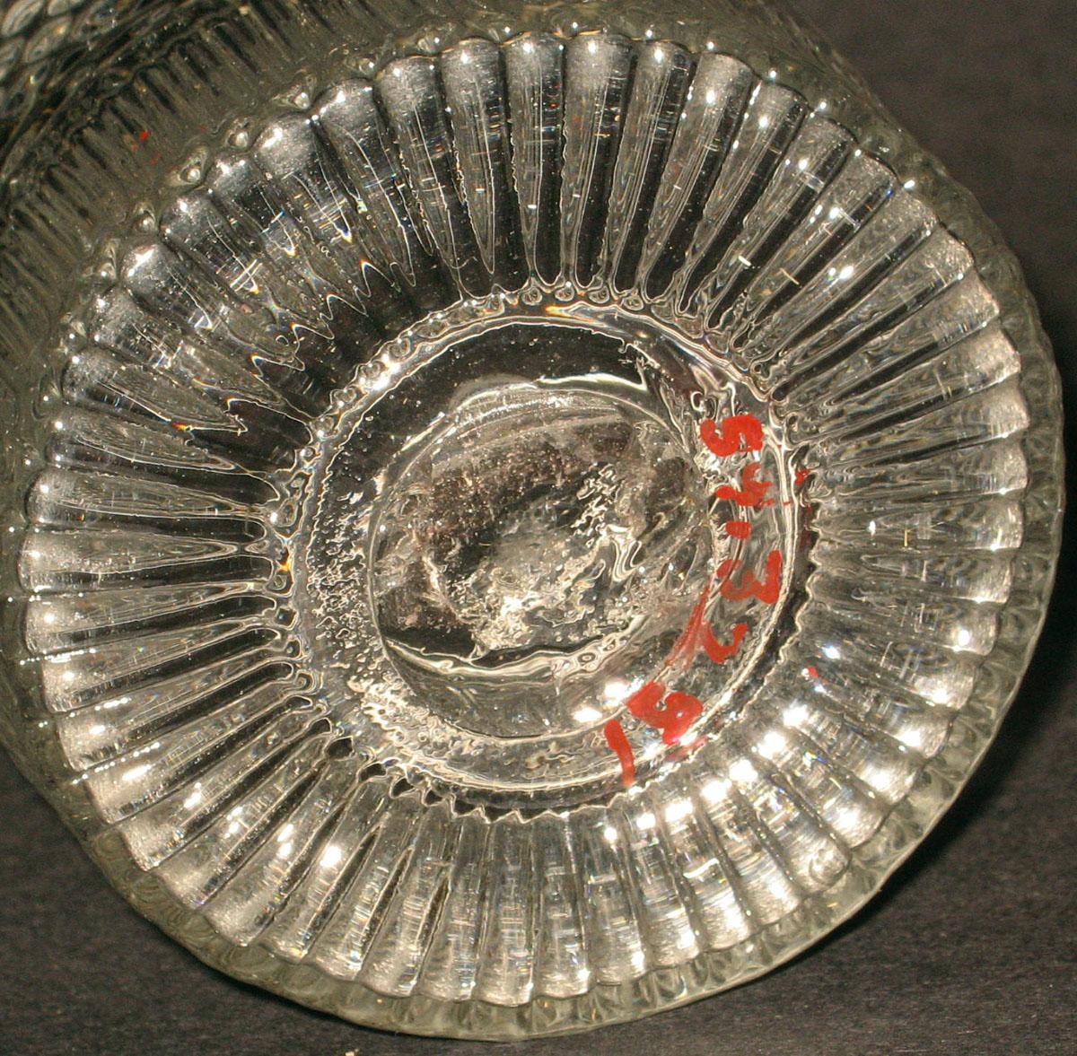 1959.3251 Glass tumbler (underside)
