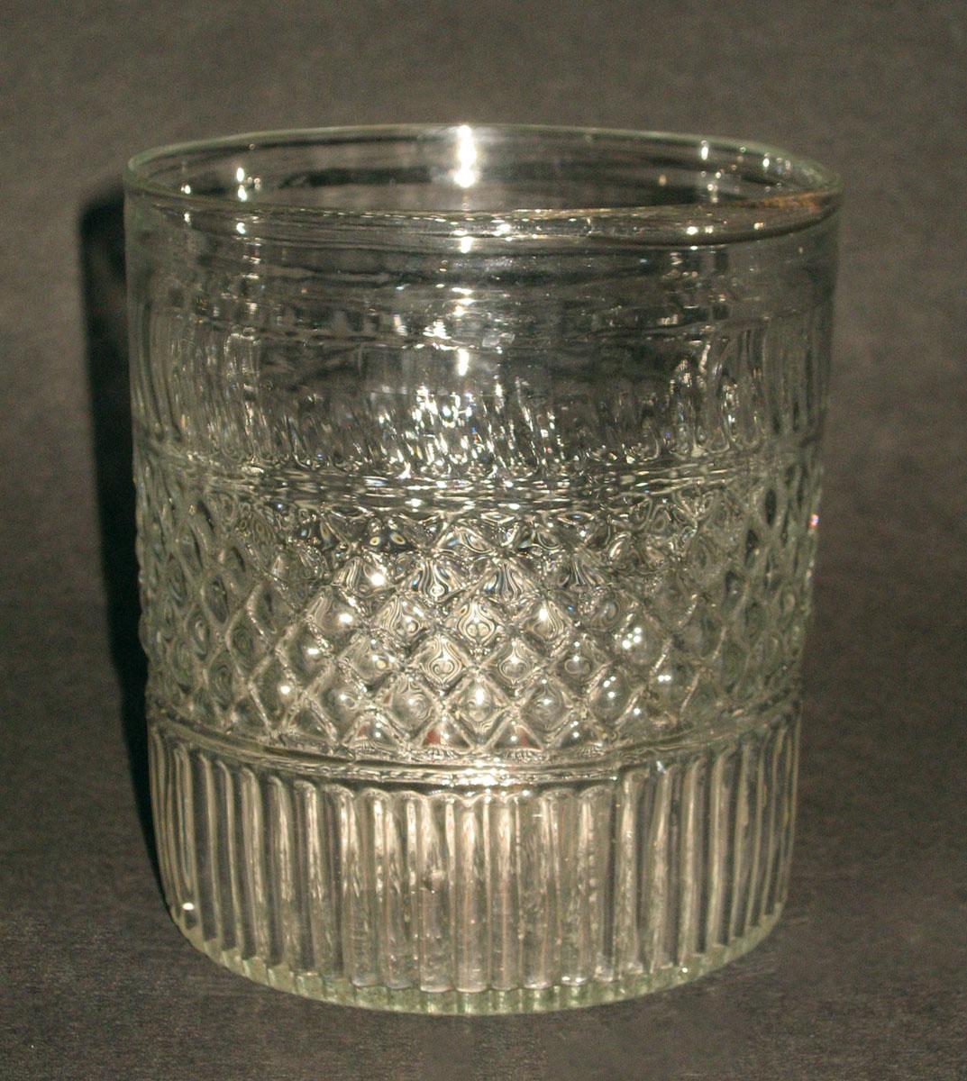 1959.3265 Glass tumbler