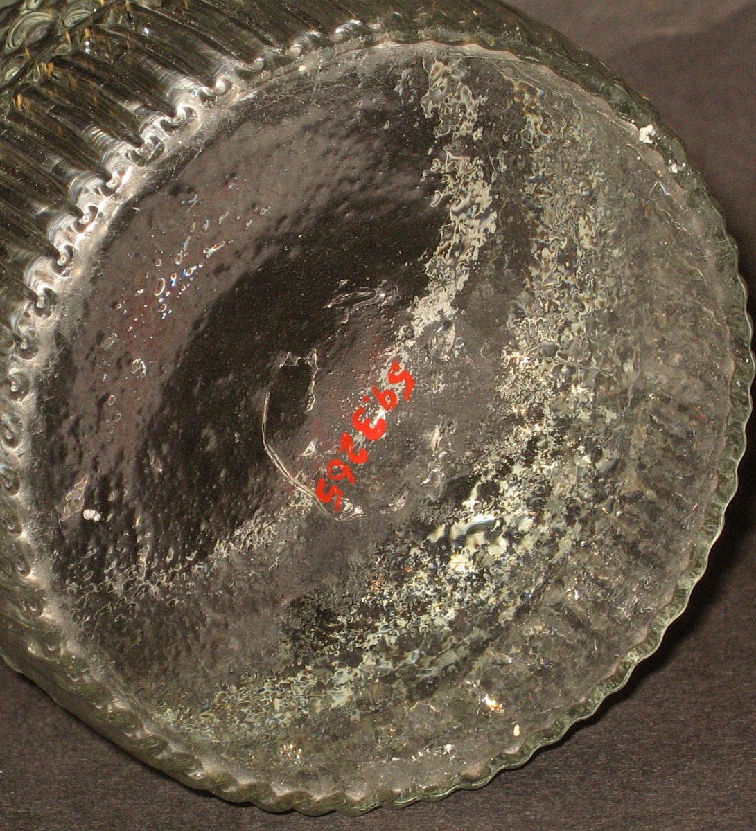 1959.3265 Glass tumbler (underside)