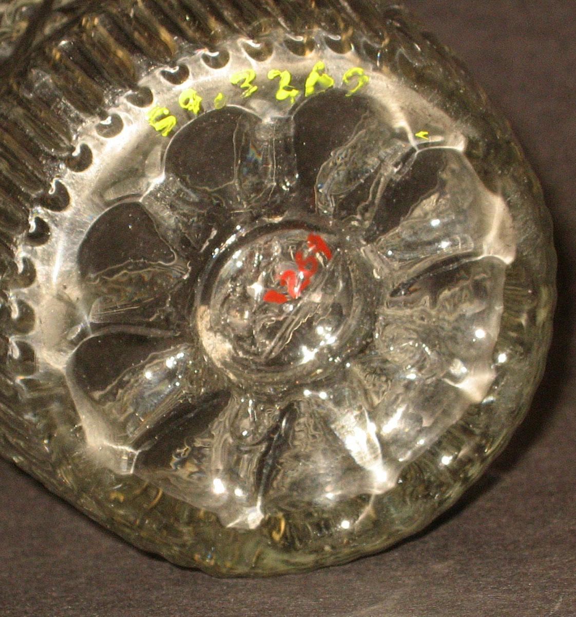 1959.3269 Glass tumbler (underside)