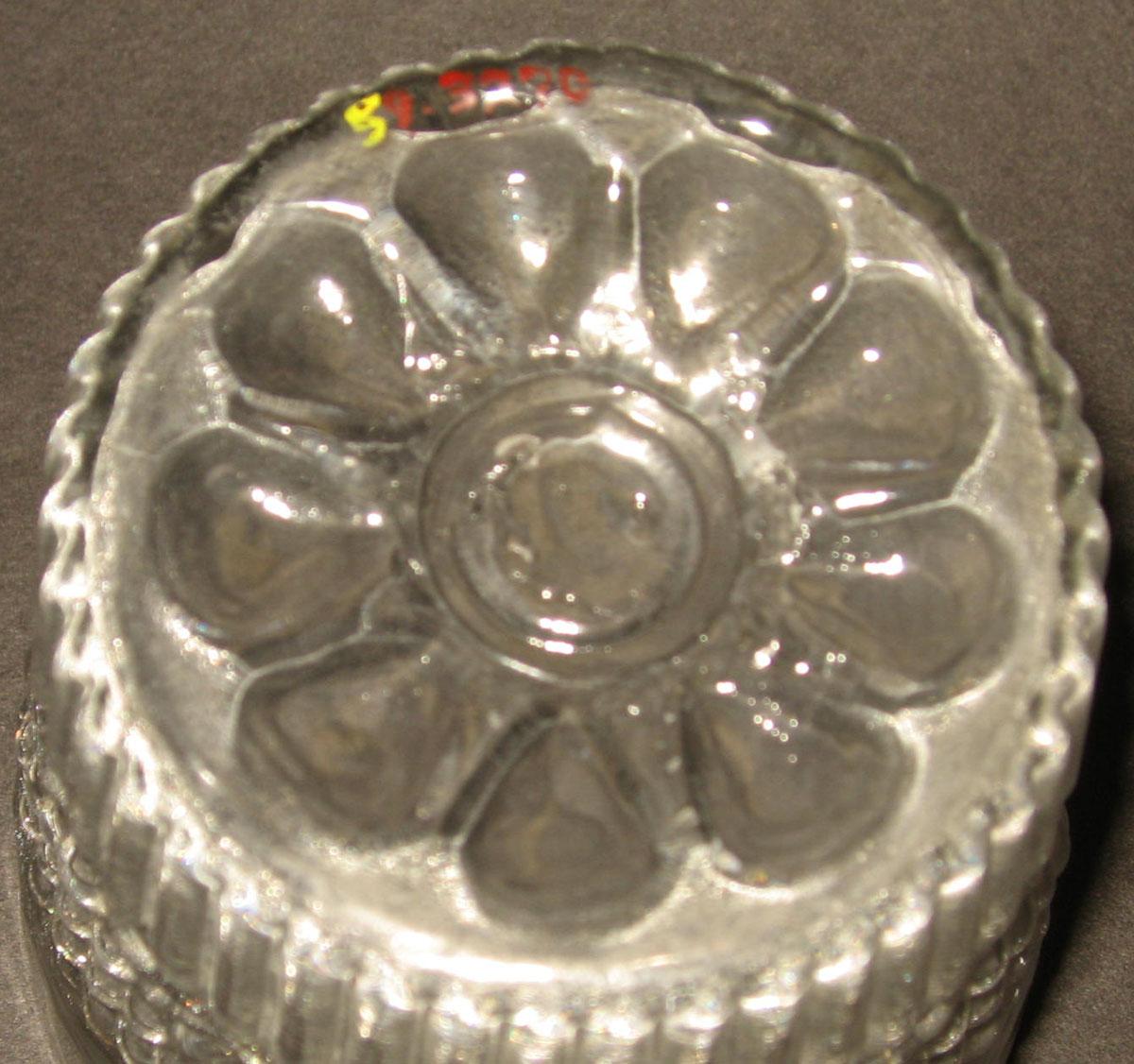 1959.3270 Glass tumbler (underside)