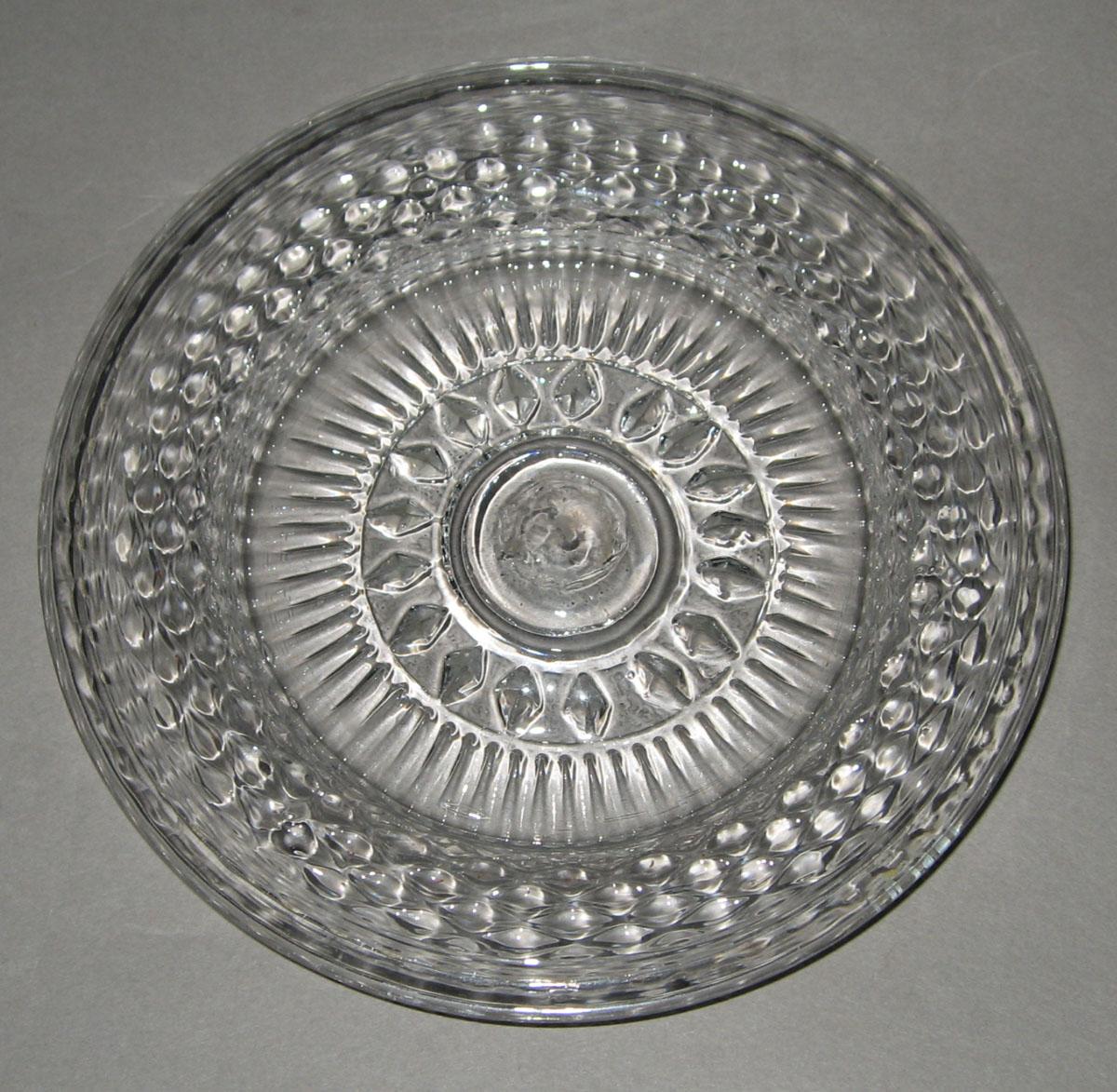 1959.3275 C Lead glass stand